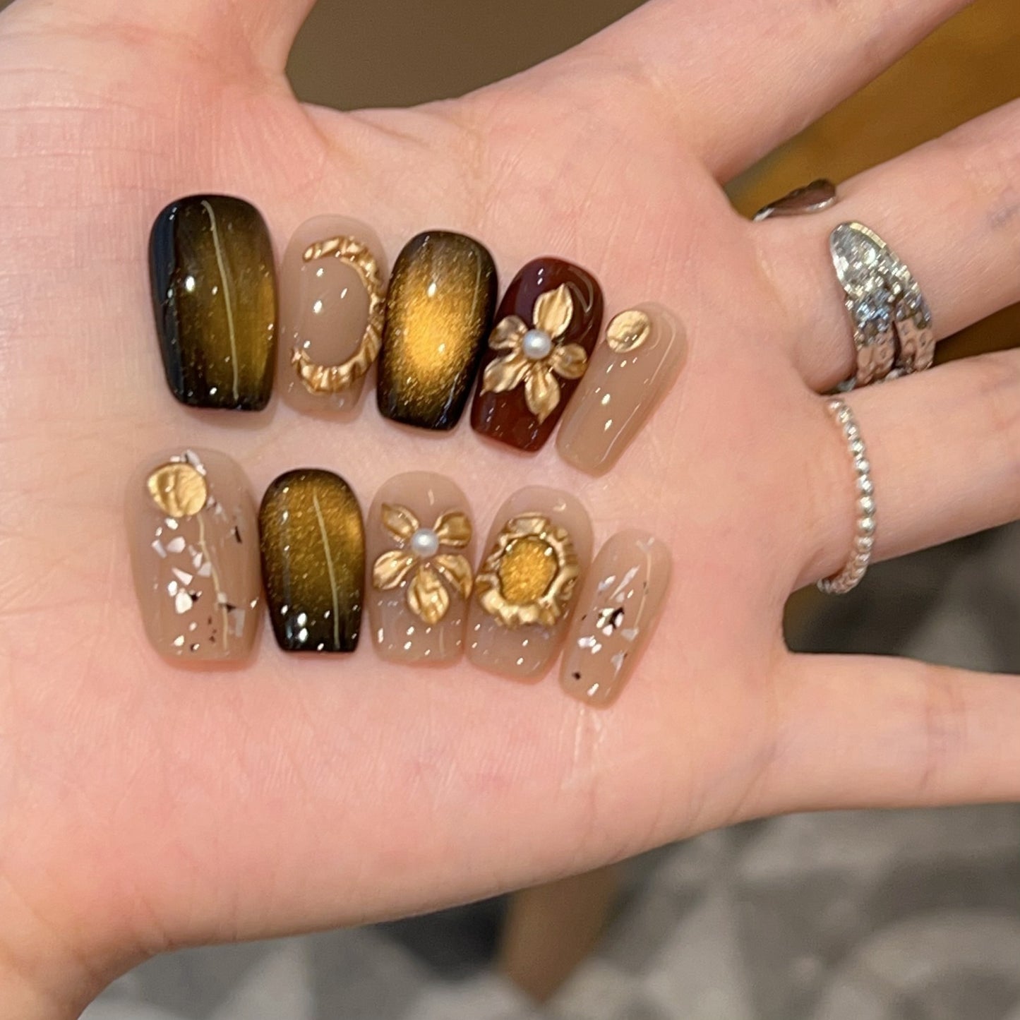 Hand-wearing nails