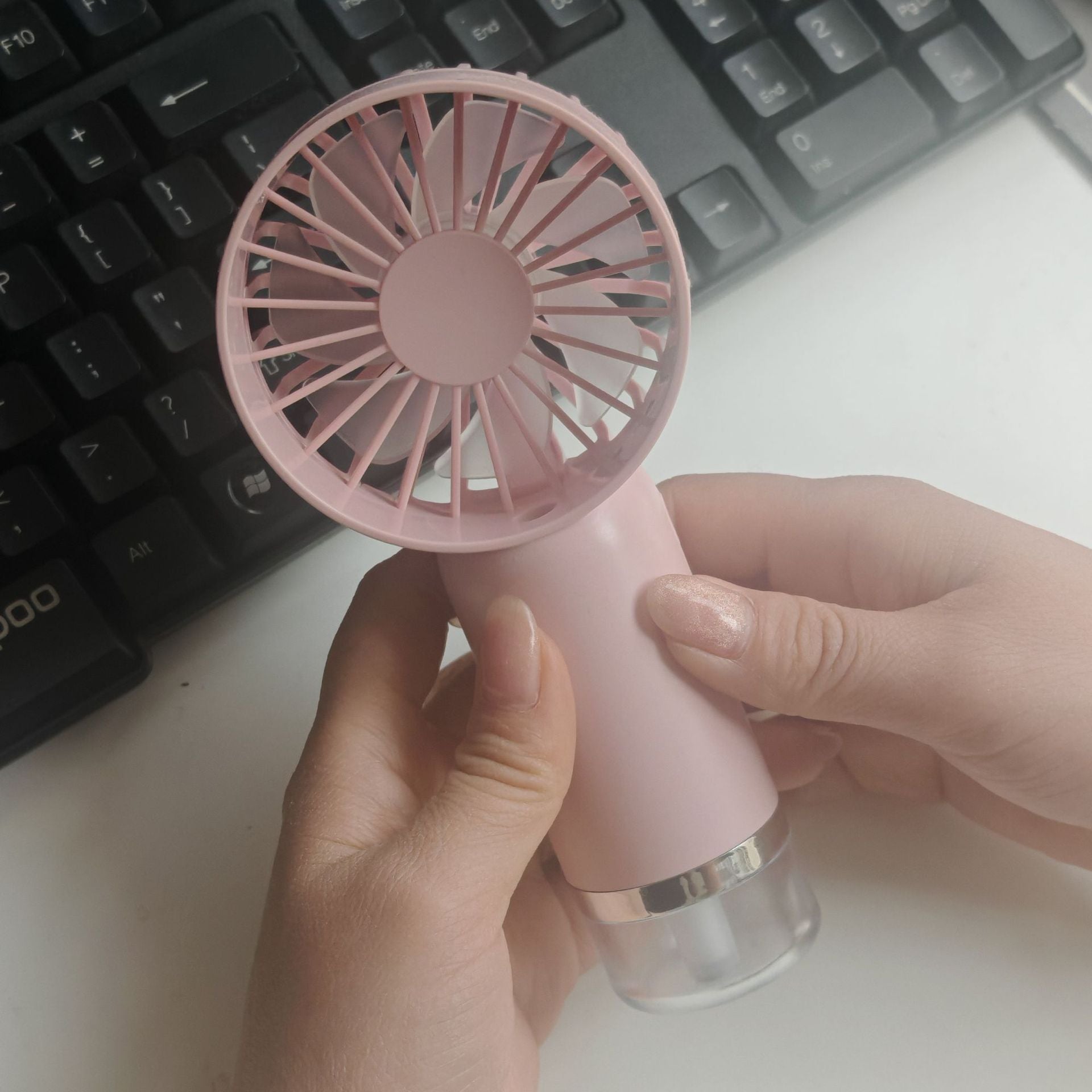 Handheld mini fan