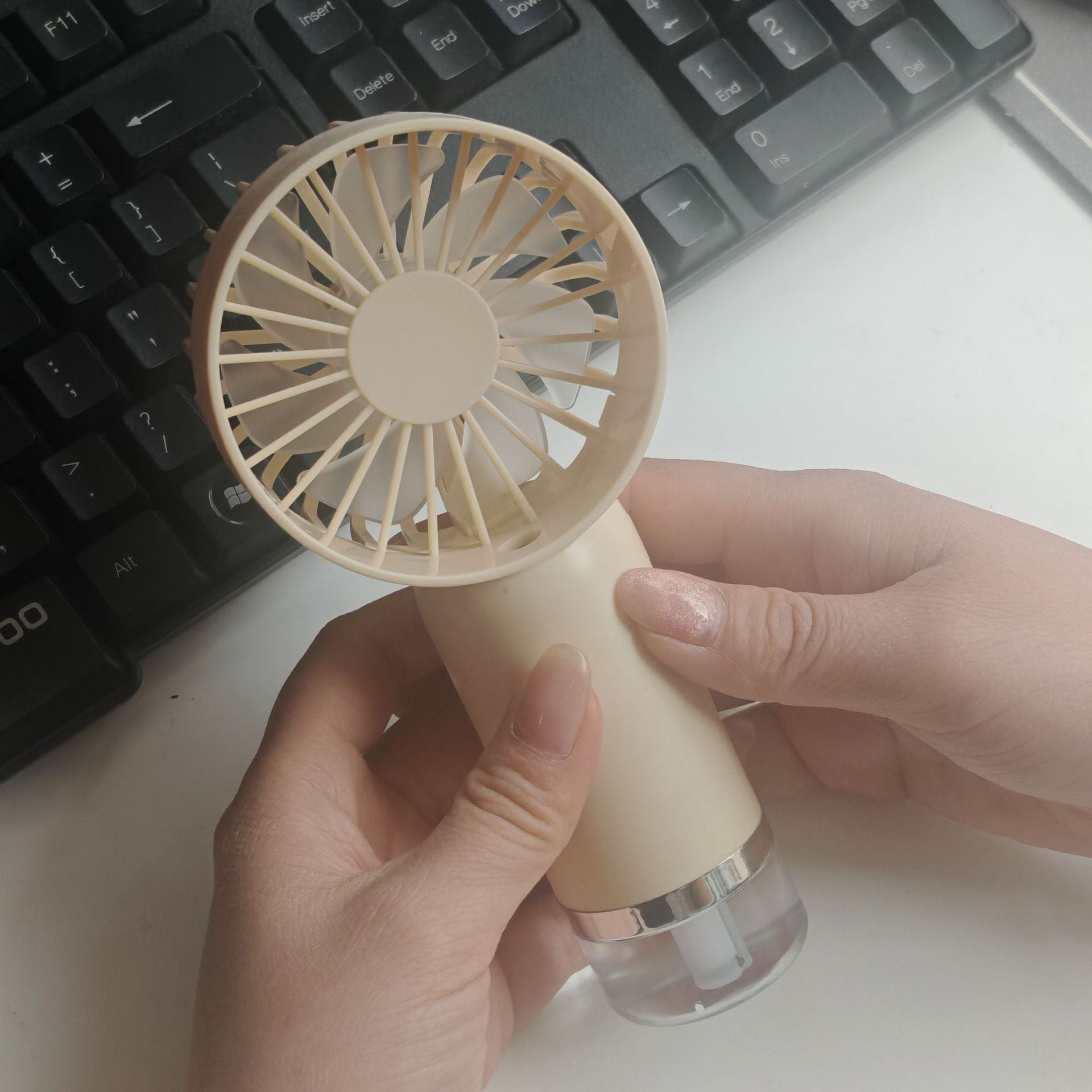 Handheld mini fan