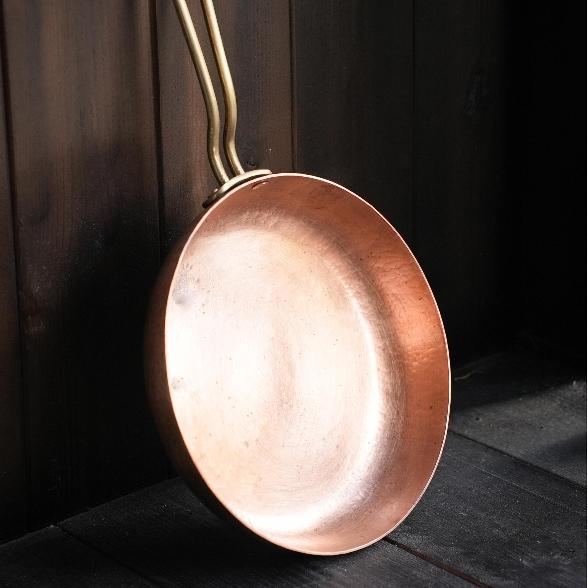 Handmade copper alloy frying pan / flat pan