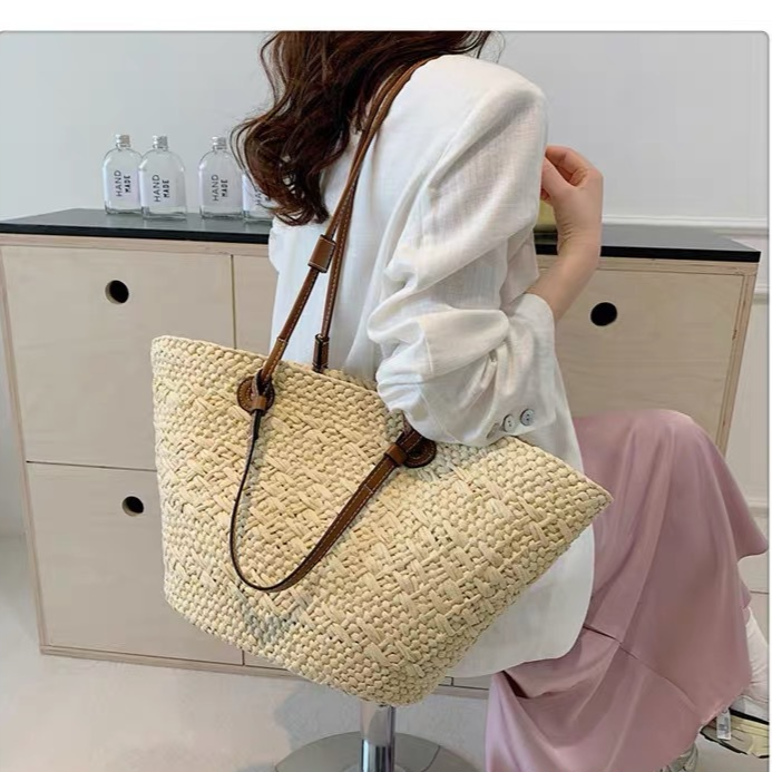Handmade straw woven large capacity shoulder bag