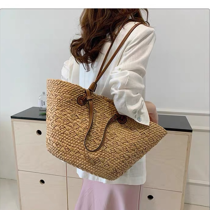 Handmade straw woven large capacity shoulder bag
