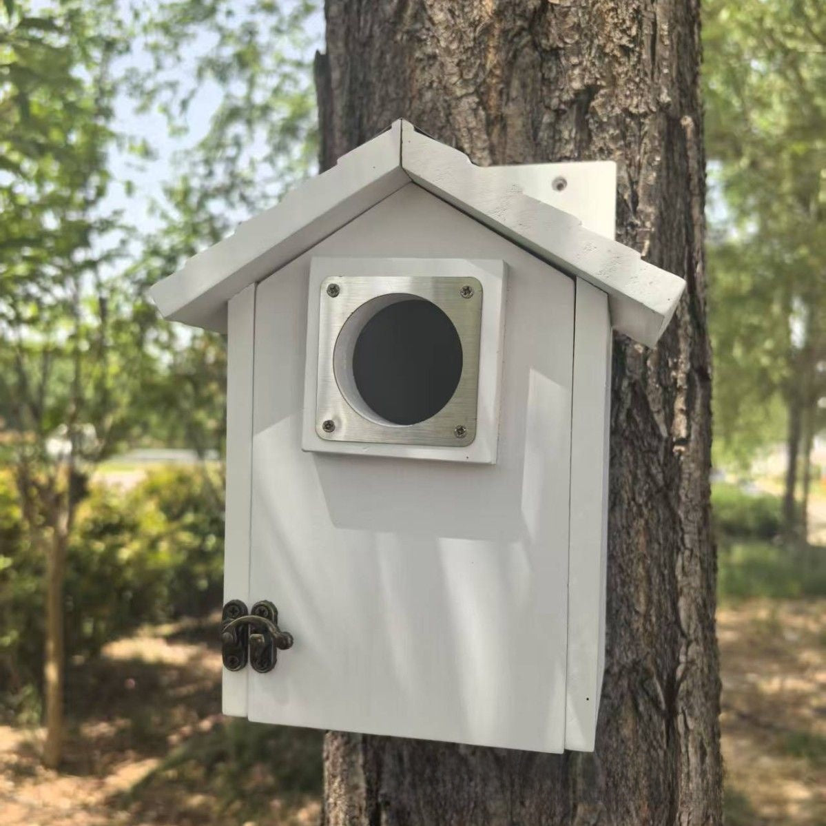 Hanging birdhouse