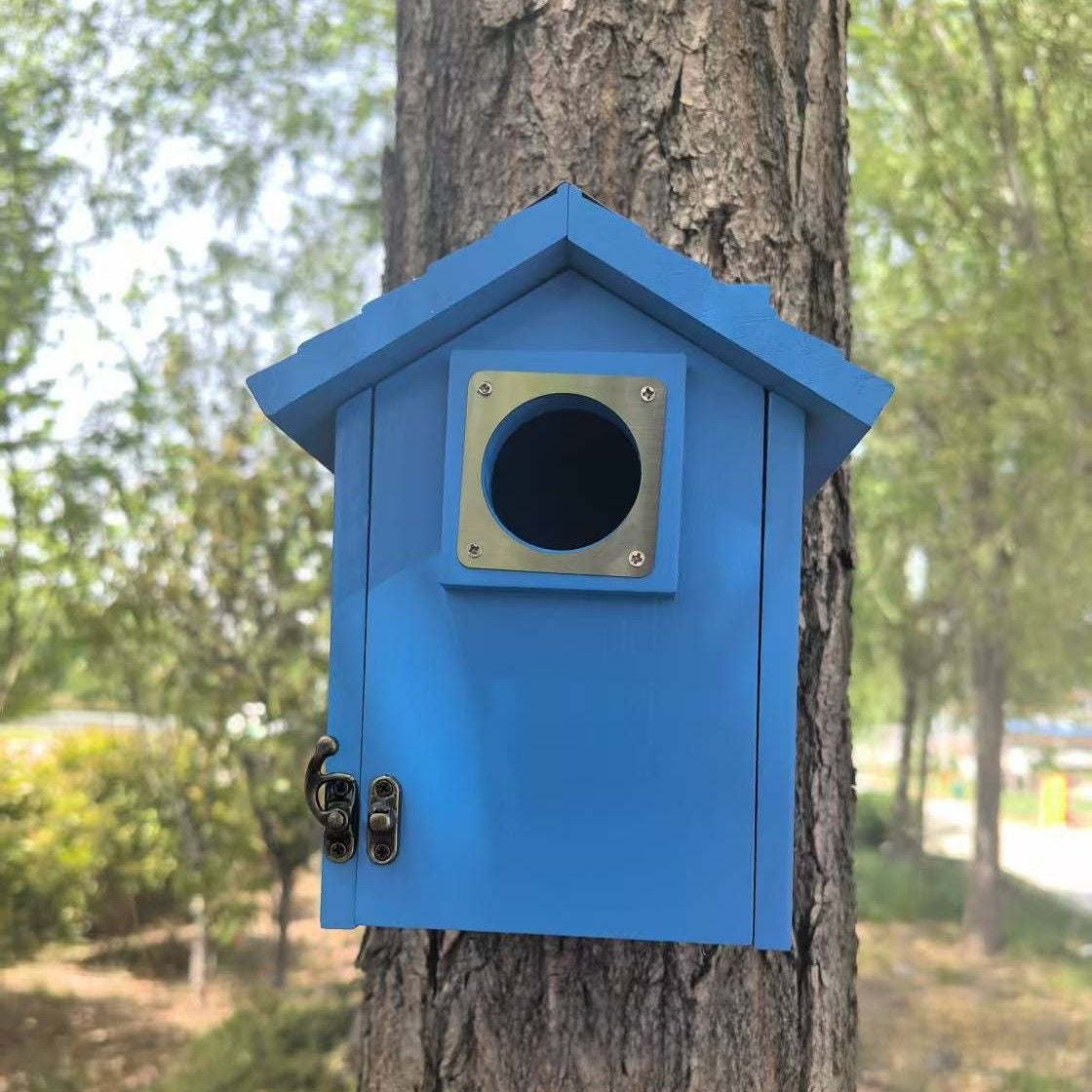 Hanging birdhouse