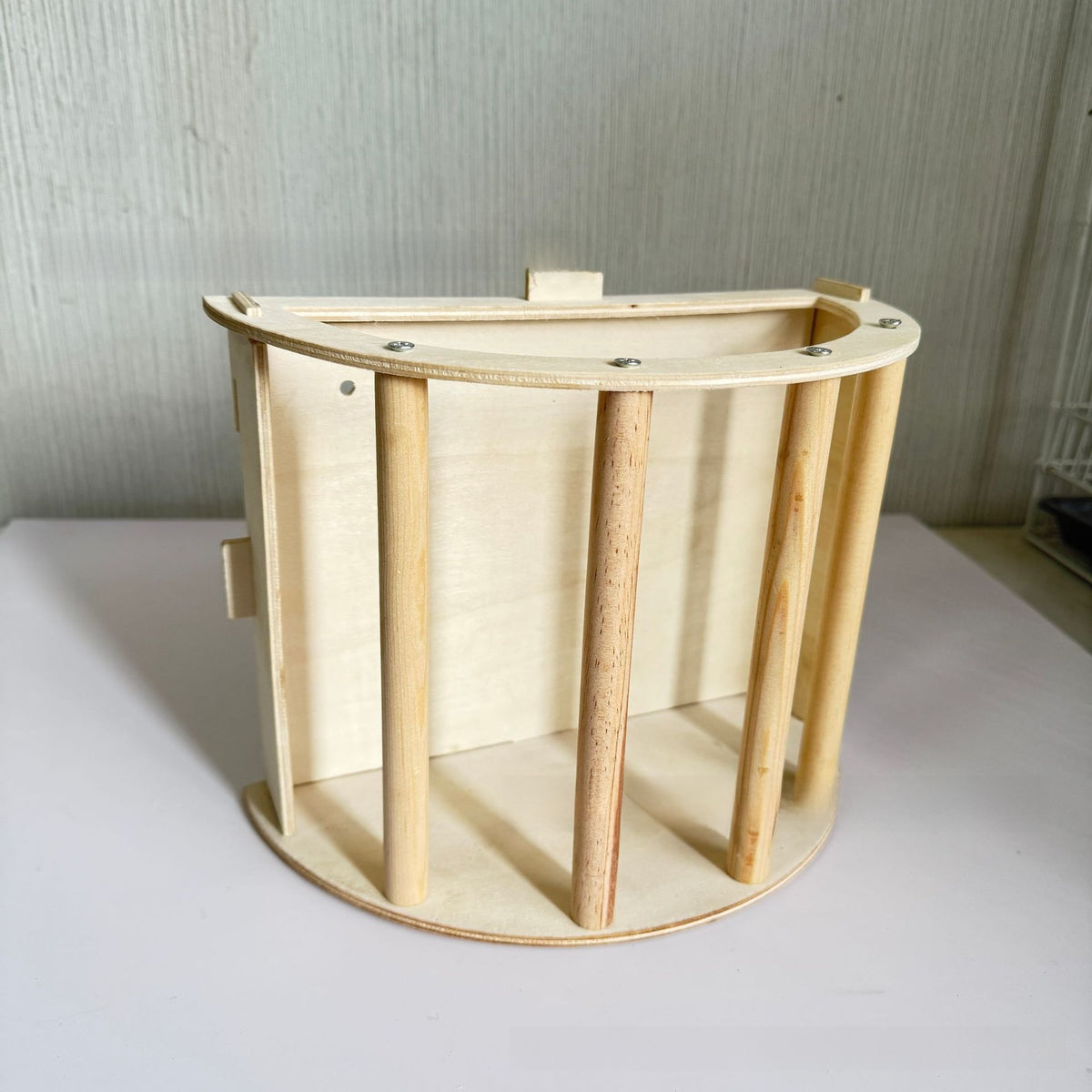 Hanging feeder