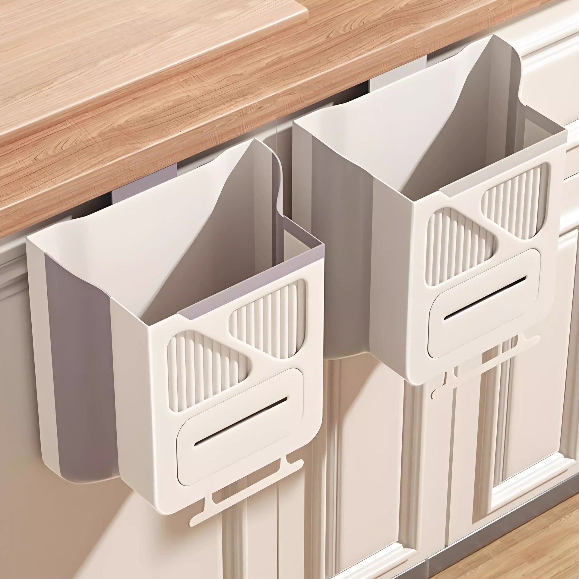 Hanging storage bucket