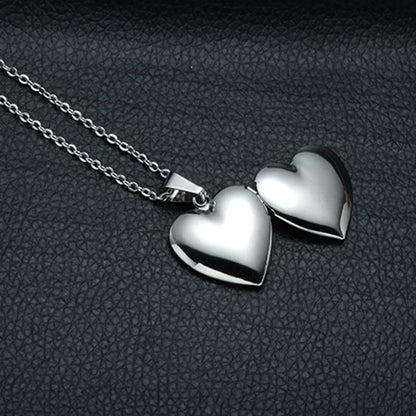 Heart-shaped charm pendant necklace