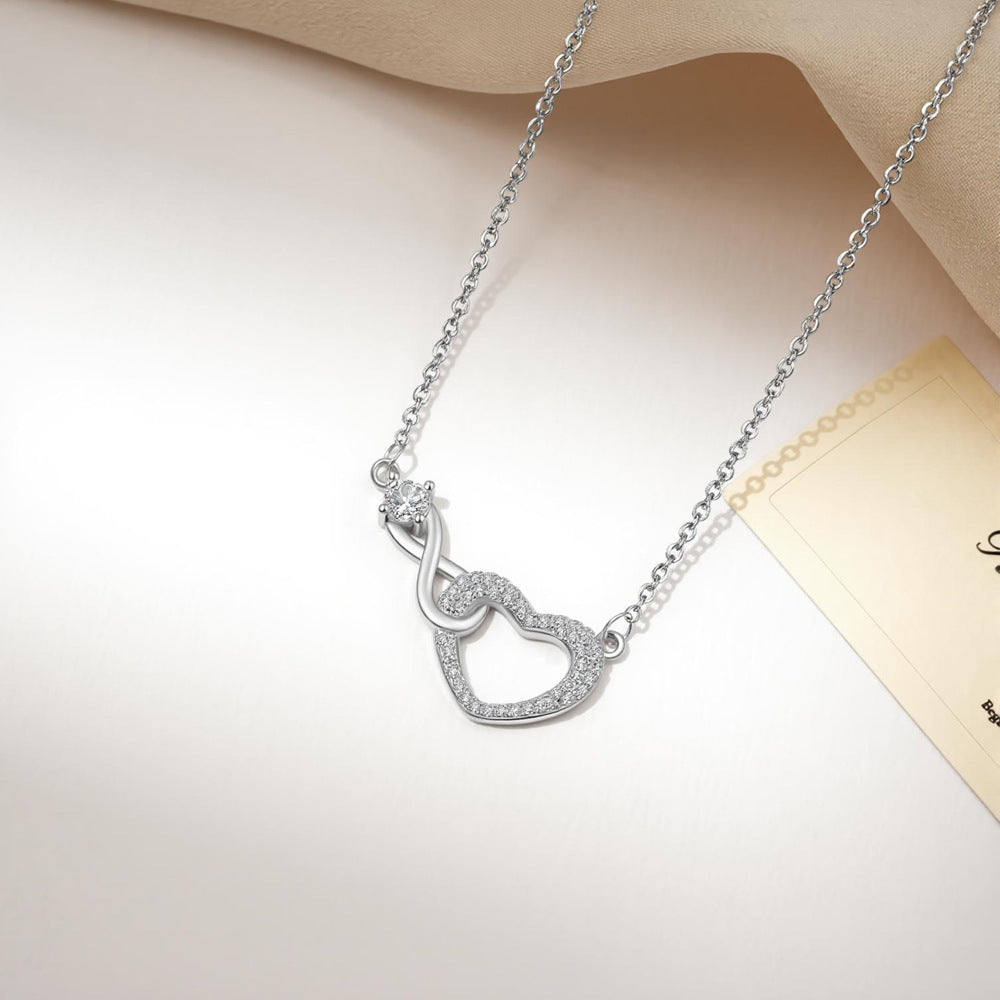 Heart-shaped clavicle chain