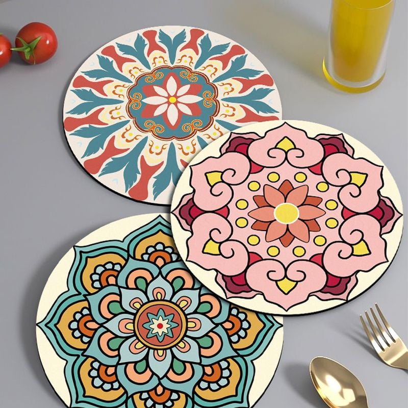 Heat-insulating, anti-scald and anti-slip coasters