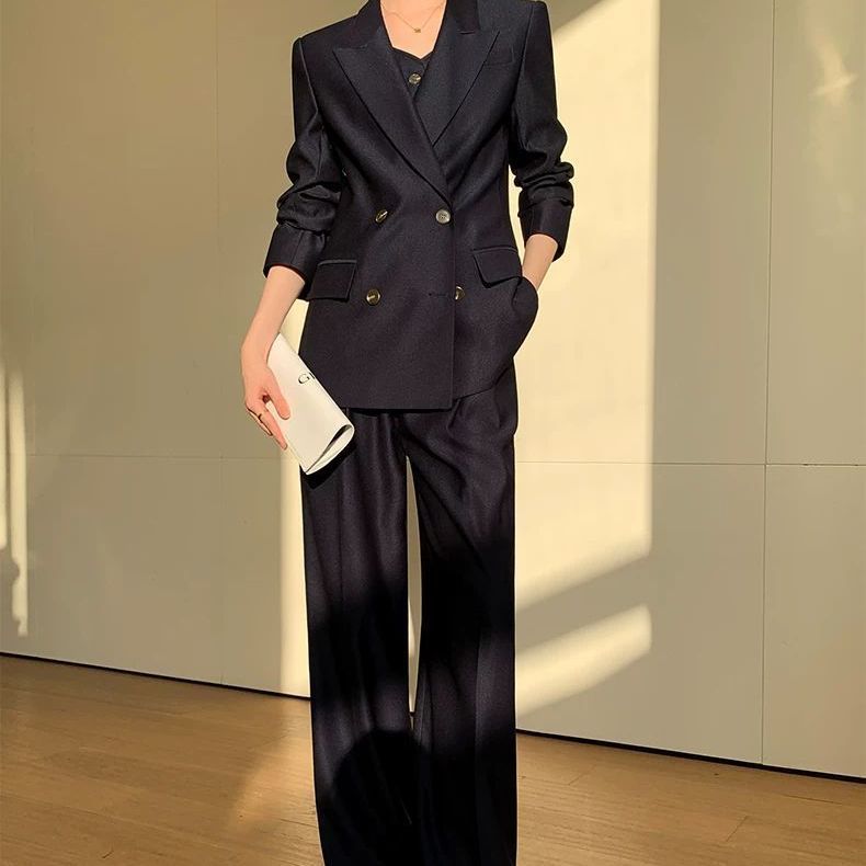 High-End Suit Suit