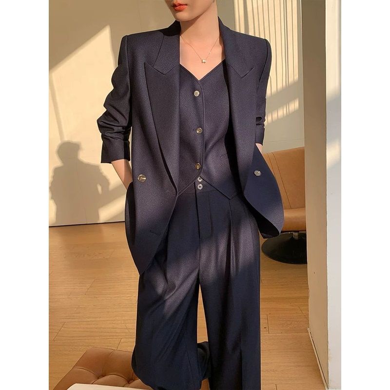 High-End Suit Suit