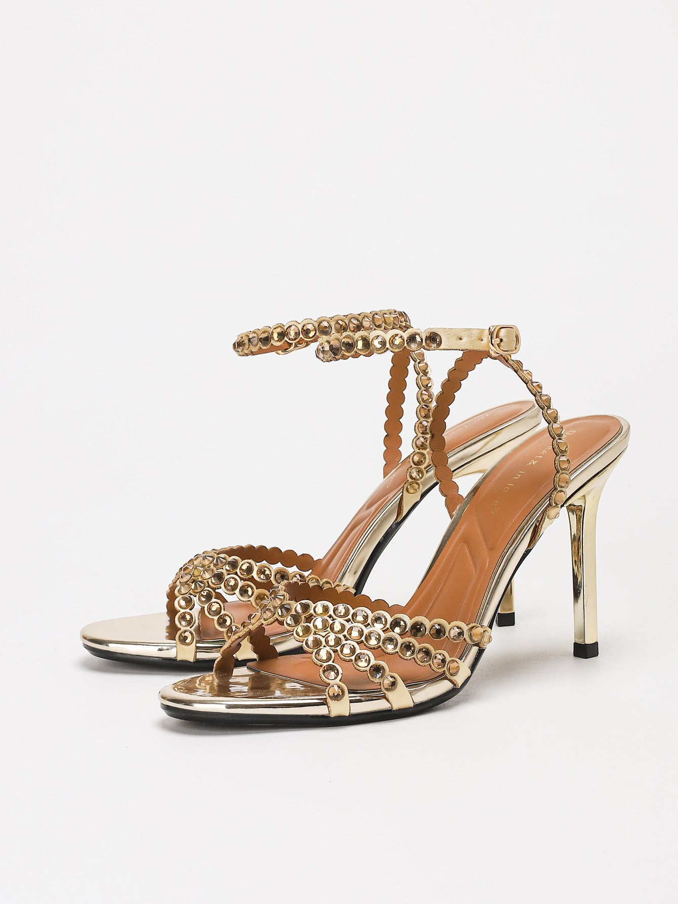 high-heeled shoes