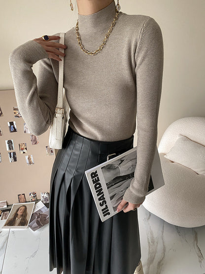 High-neck long-sleeved slim-fit knit top as a base layer