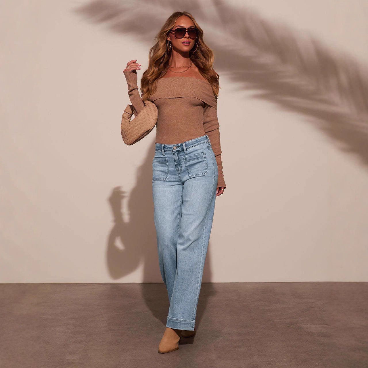 High-waisted jeans