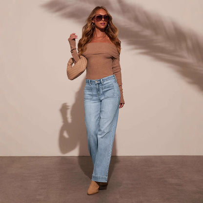 High-waisted jeans