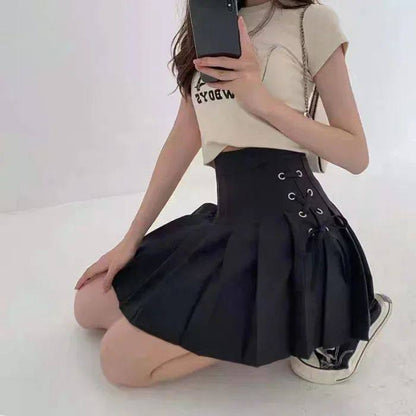 High-waisted pleated short skirt