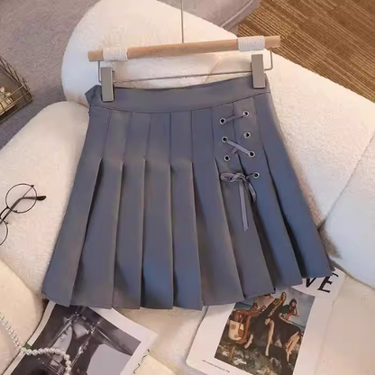 High-waisted pleated short skirt
