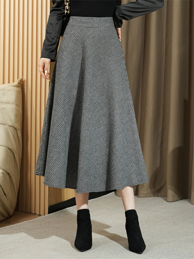 High-waisted slimming A-line skirt