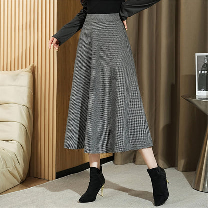 High-waisted slimming A-line skirt