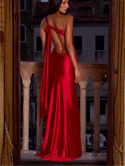 Hip-hugging evening gown