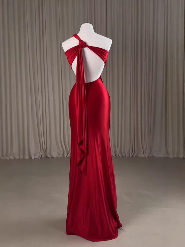Hip-hugging evening gown