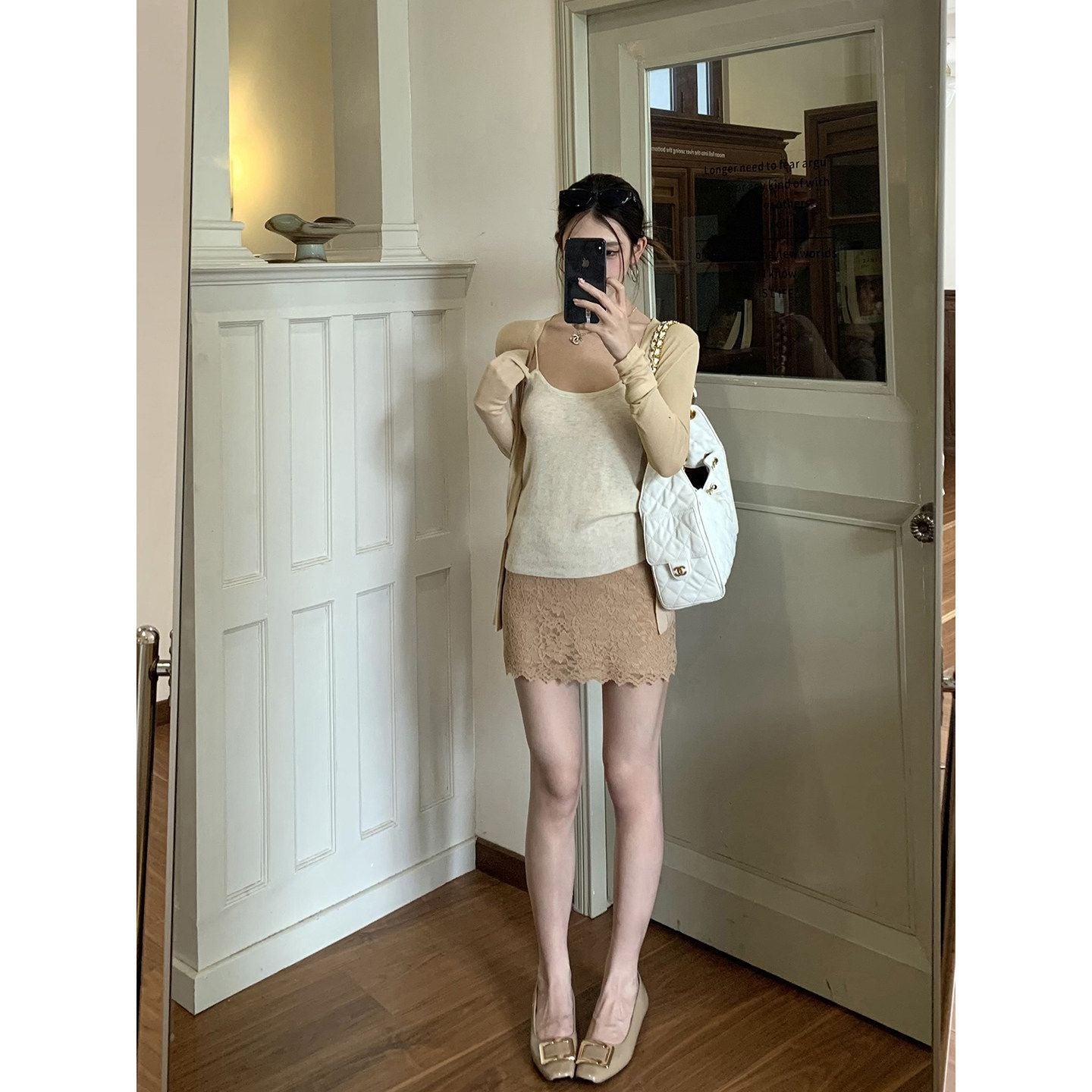 Hip-hugging skirt