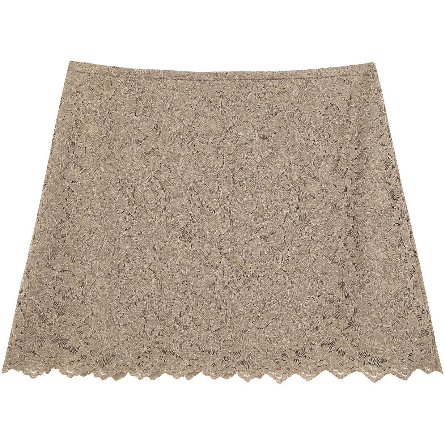 Hip-hugging skirt