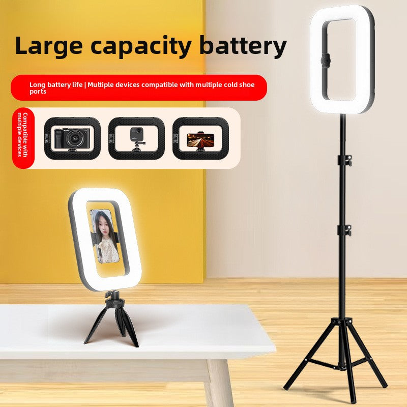 Hold the circular lighting accessory
