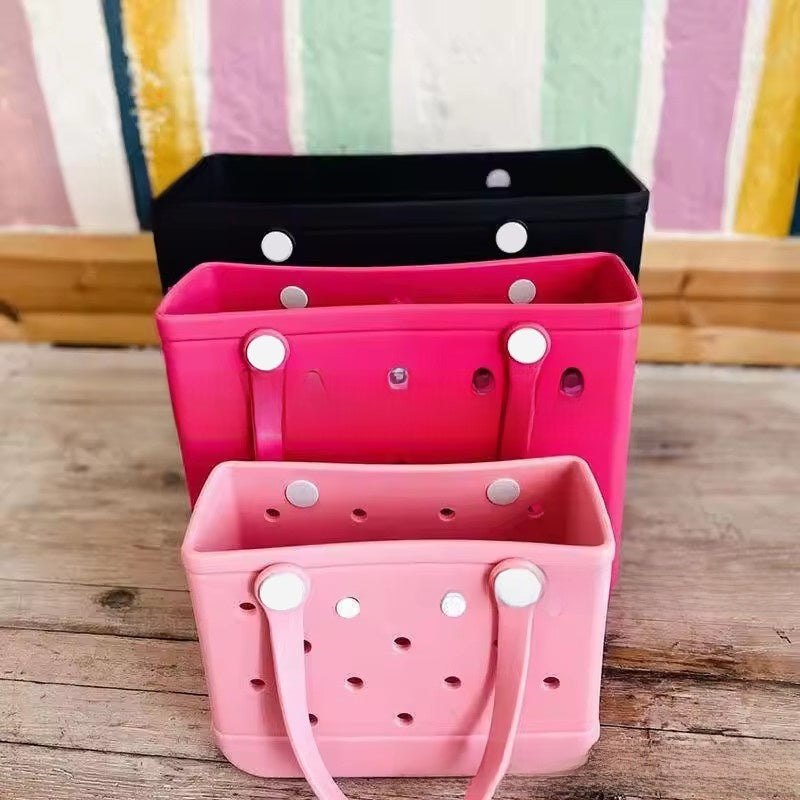 Hole-shaped beach bag
