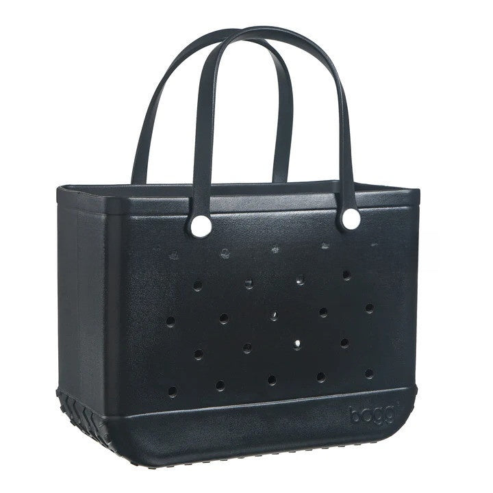 Hole-shaped beach bag