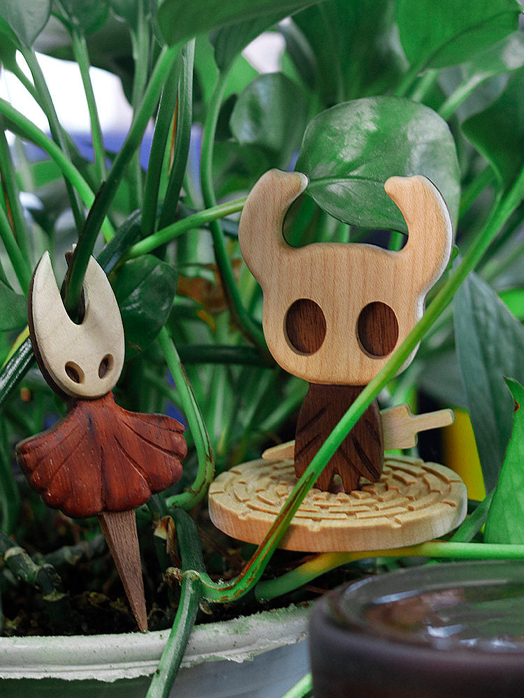 Hollow Knight Figurine Aromatherapy Wooden Desktop Ornament