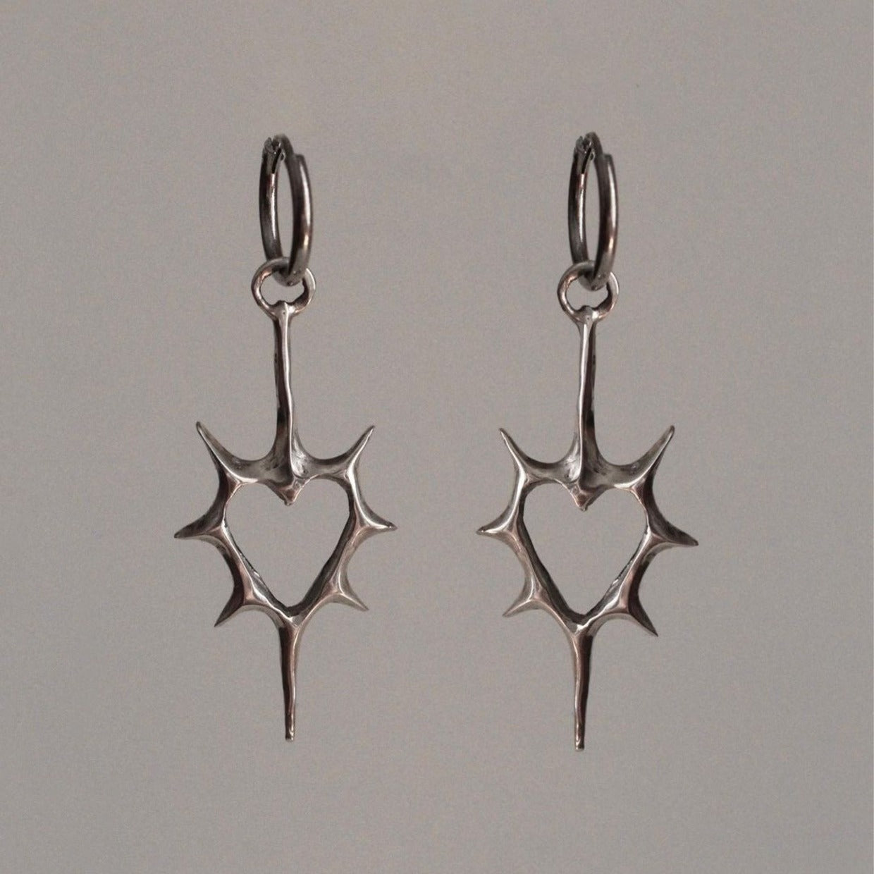 Hollow Thorn Heart Earrings Light Luxury Lovers Design