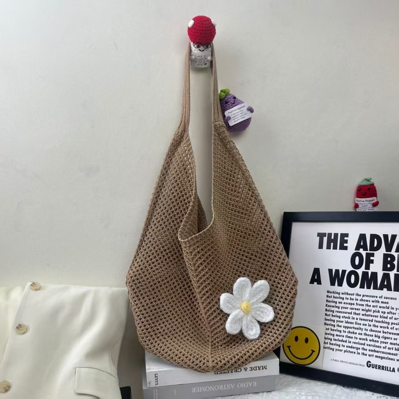 Hollowed-out straw bag