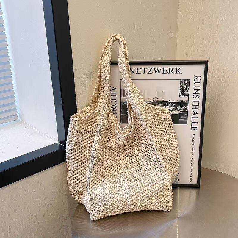 Hollowed-out straw bag