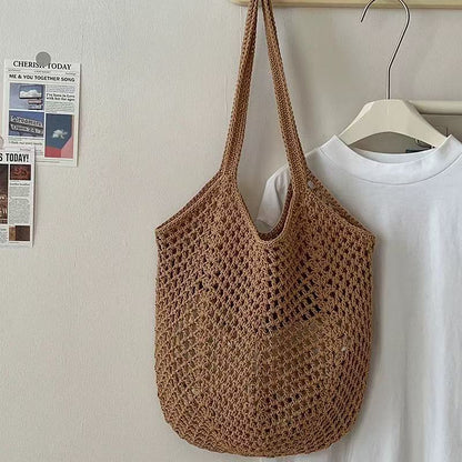 Hollowed-out straw bag