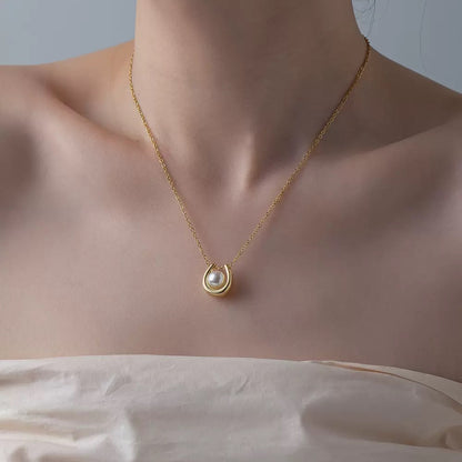 Horseshoe U-Shaped Pearl Pendant Necklace
