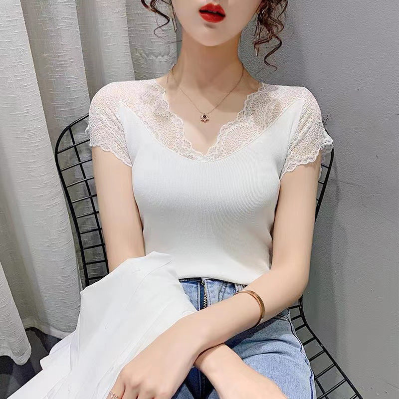 Inner layer: V-neck t-shirt