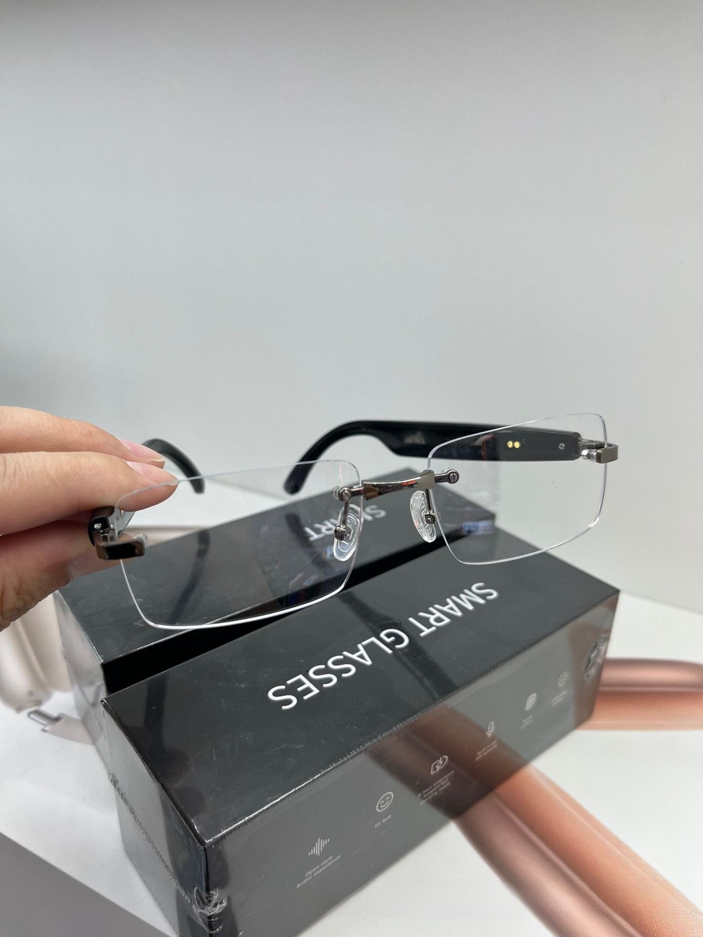 Intelligent Translation Glasses