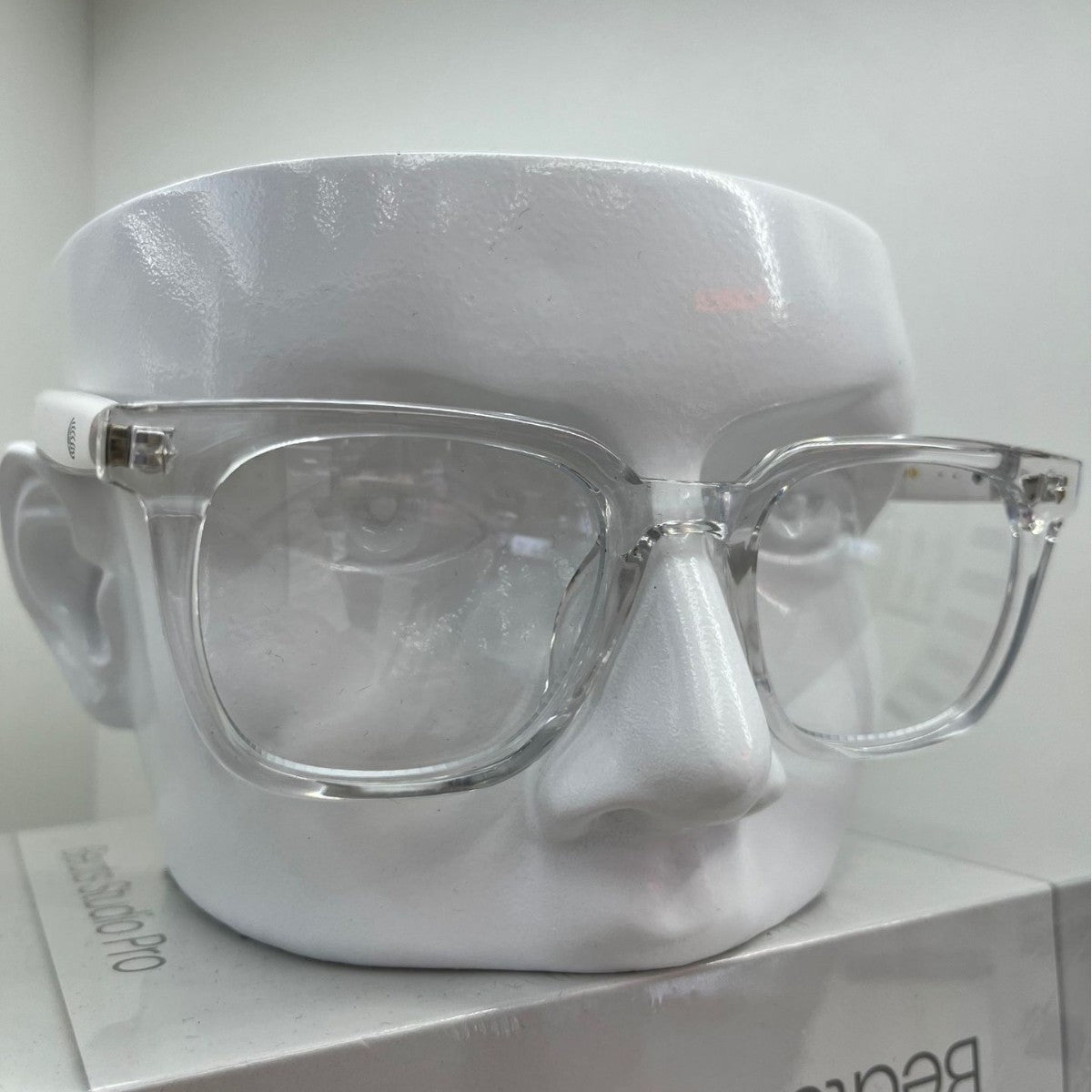 Intelligent Translation Glasses
