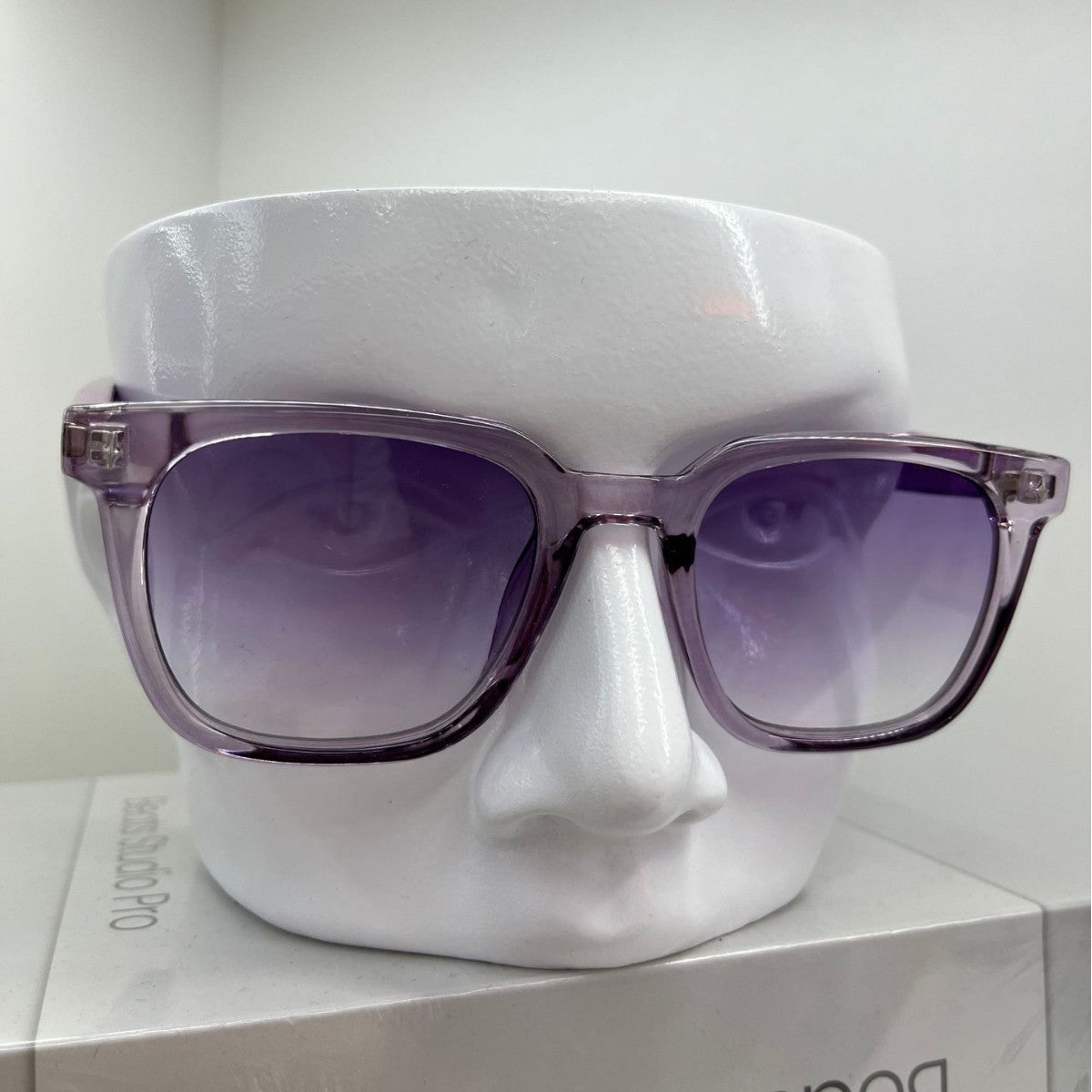 Intelligent Translation Glasses