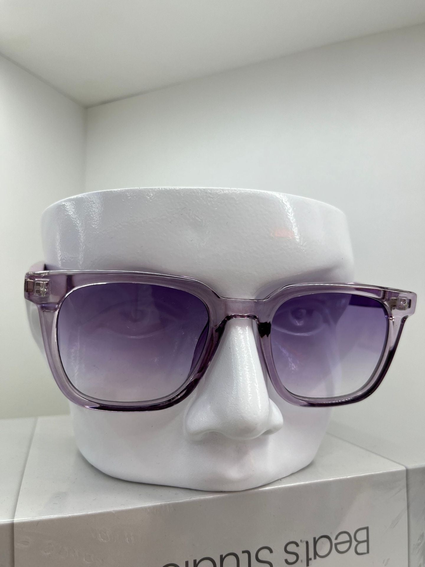 Intelligent Translation Glasses