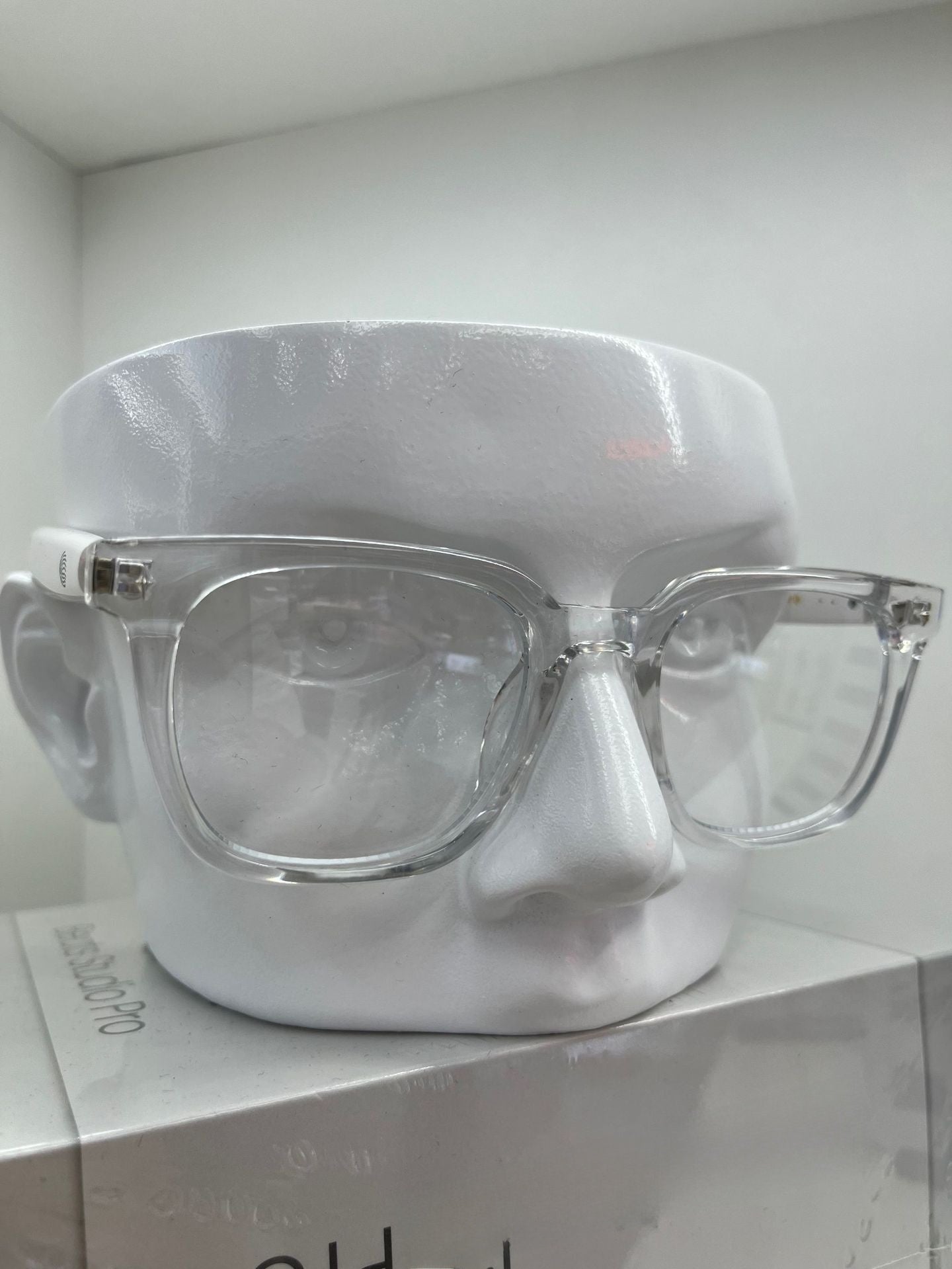 Intelligent Translation Glasses