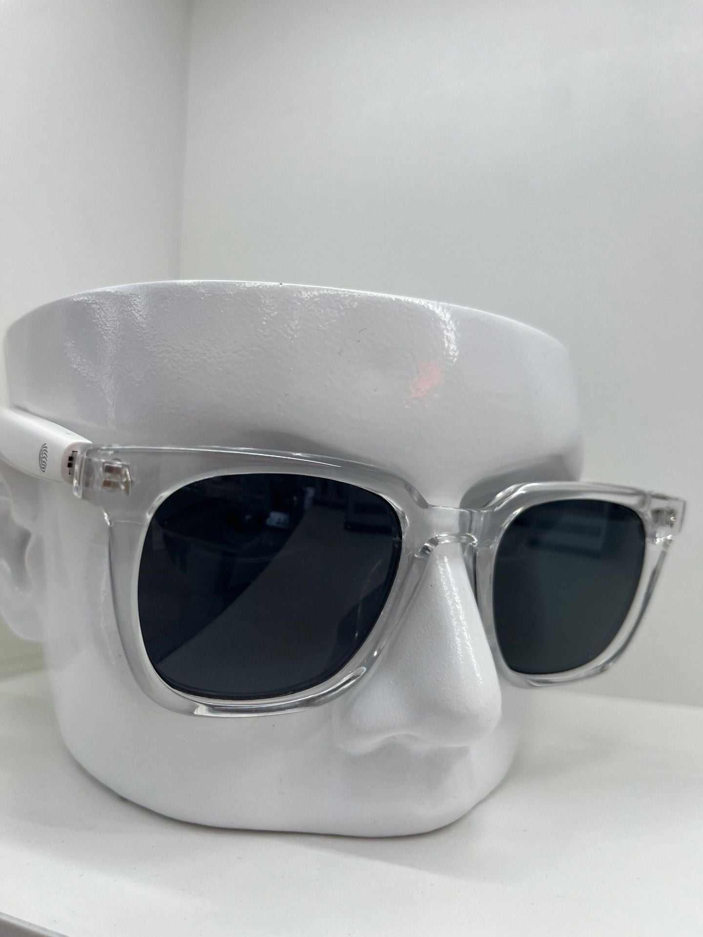 Intelligent Translation Glasses