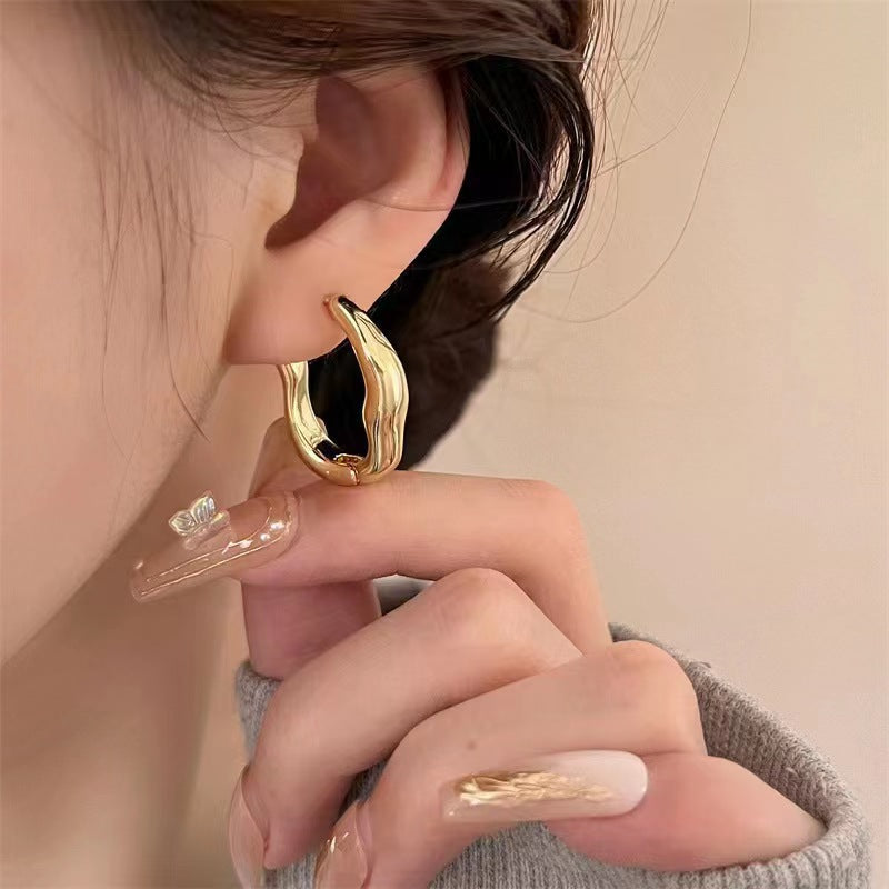 Irregular geometric ear buckles