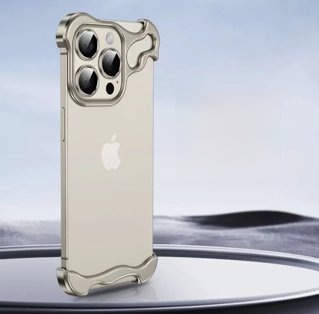 Irregular-shaped metal corner pads