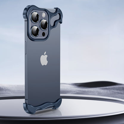 Irregular-shaped metal corner pads