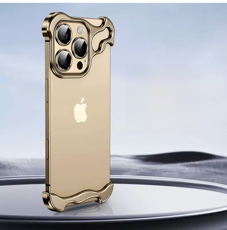 Irregular-shaped metal corner pads