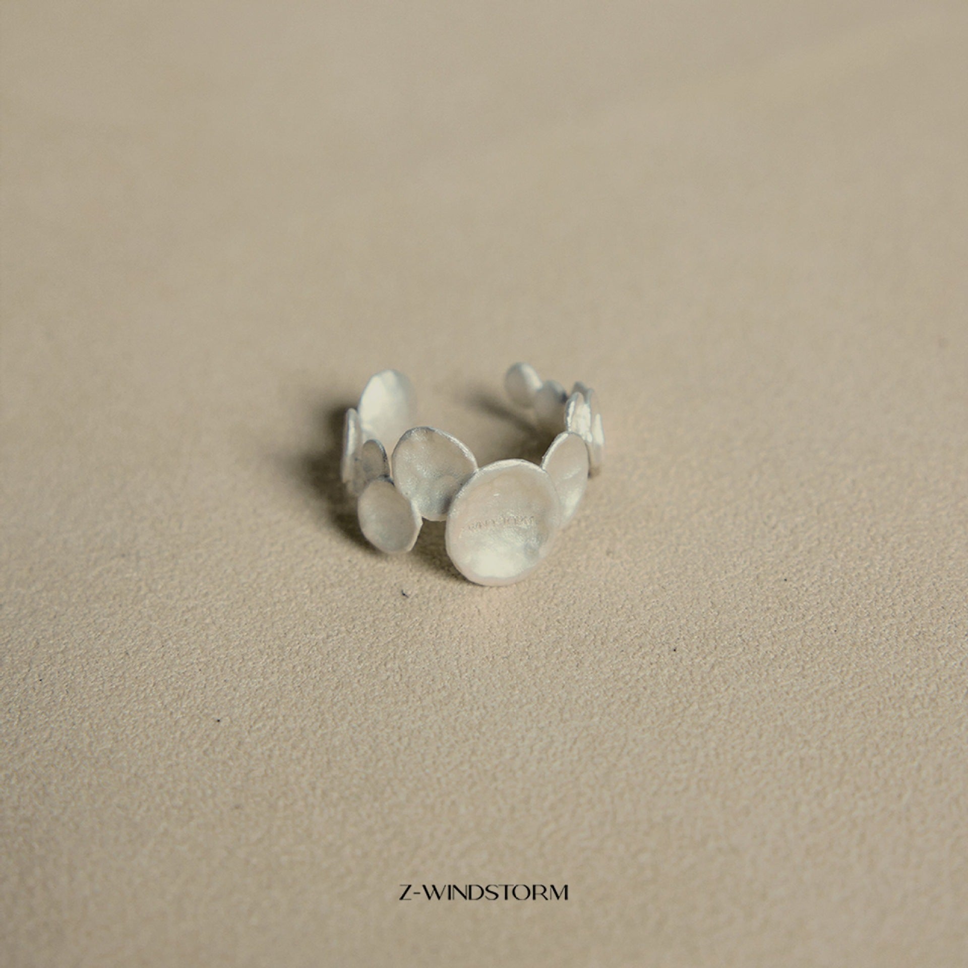 Irregular Wave Pattern Burnt White Ring Bracelet Set