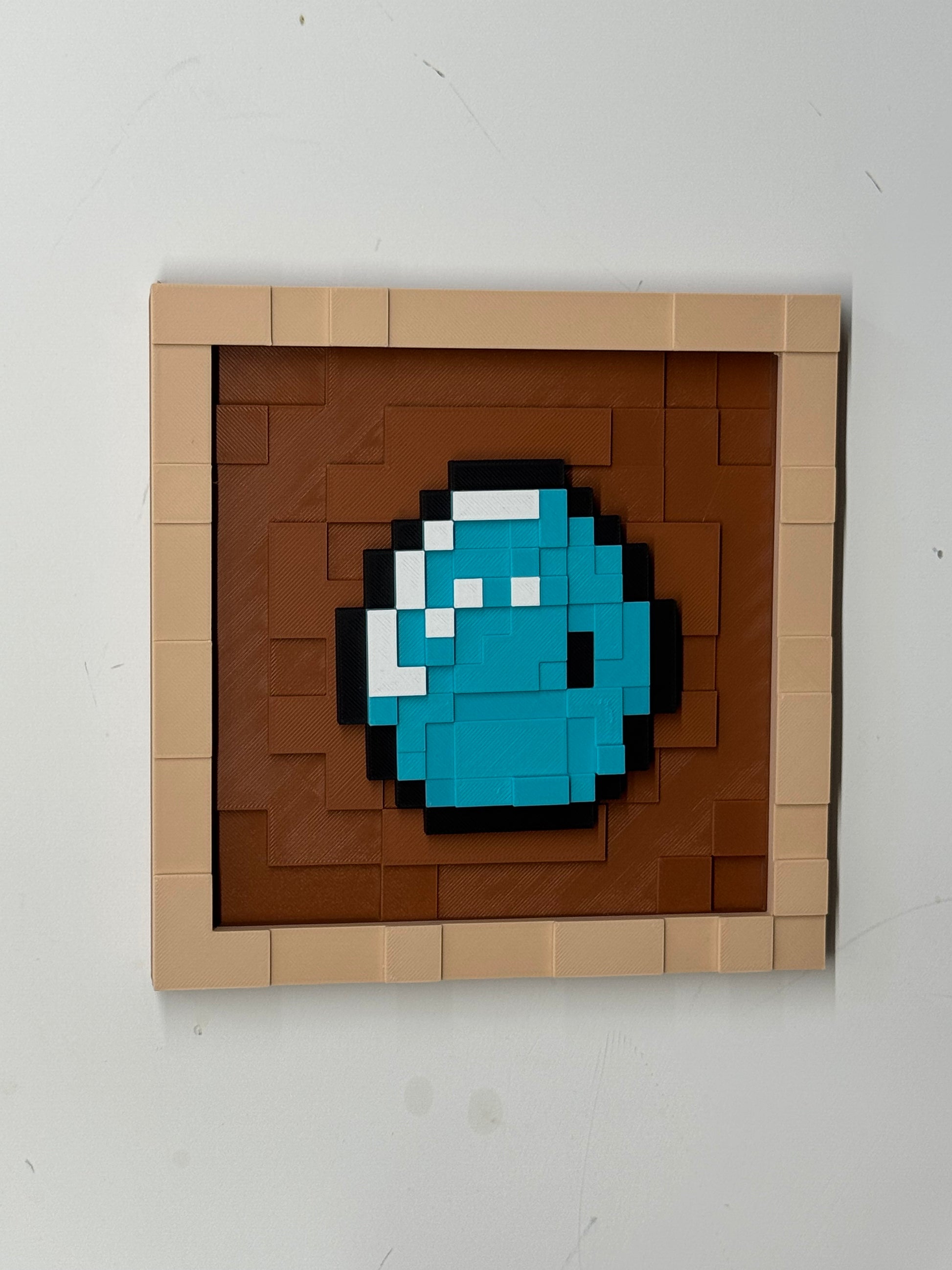 Item display box with magnetic decorative pieces