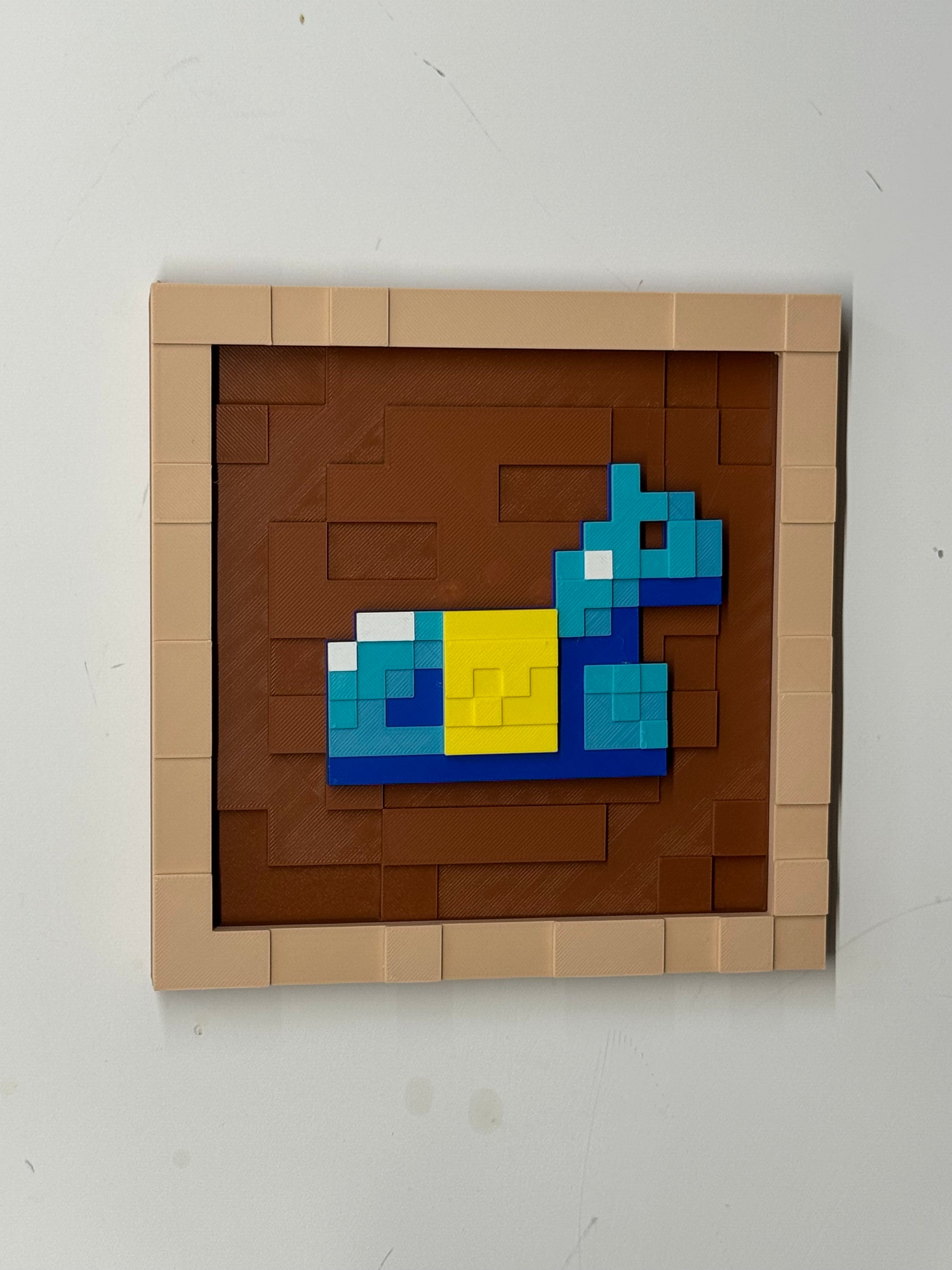 Item display box with magnetic decorative pieces